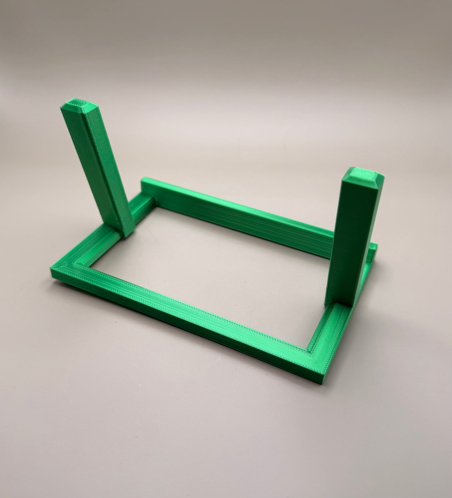 3D Printed iPad Stand – Minimal, Sturdy, Desk-Ready