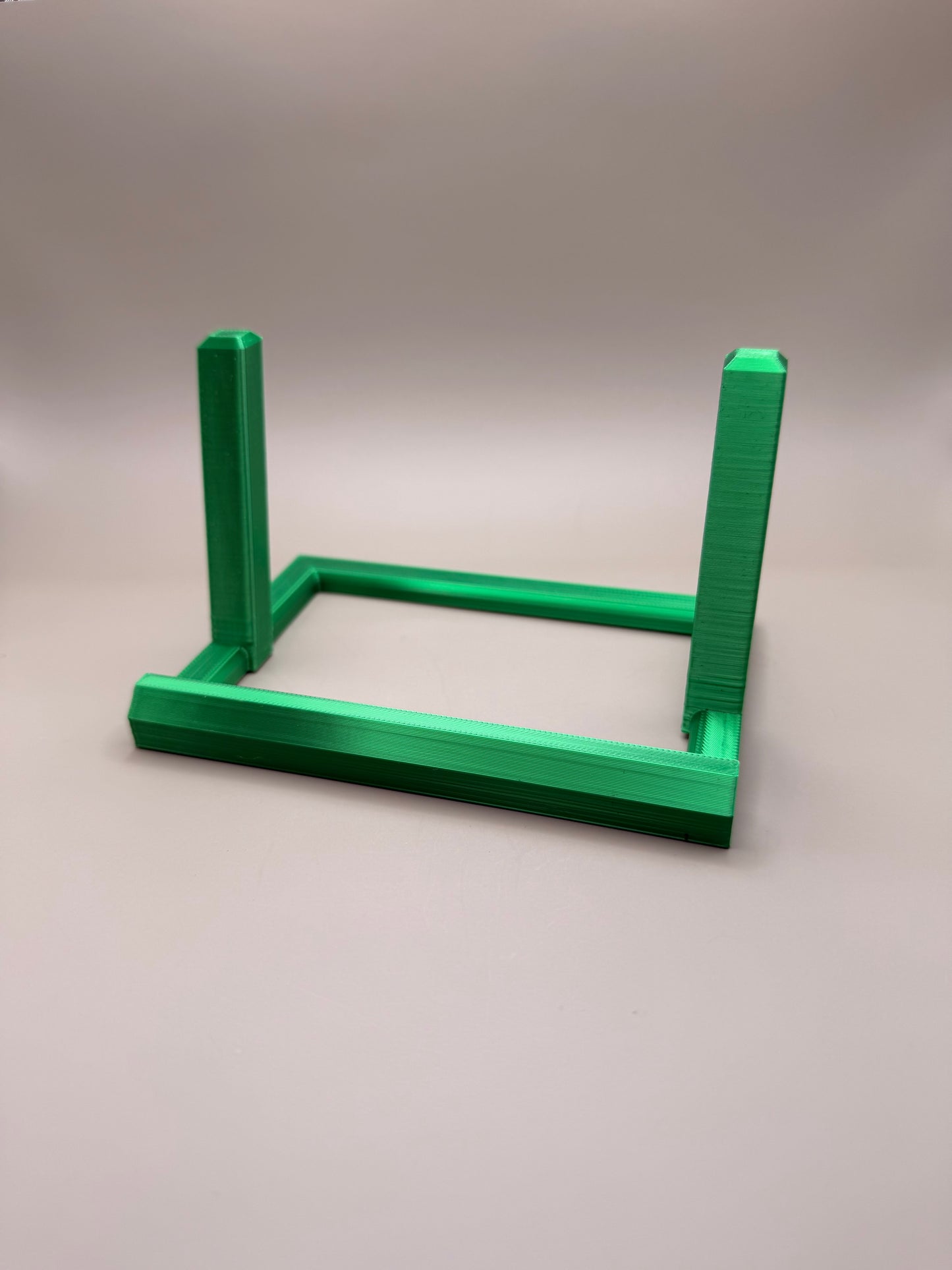 3D Printed iPad Stand – Minimal, Sturdy, Desk-Ready