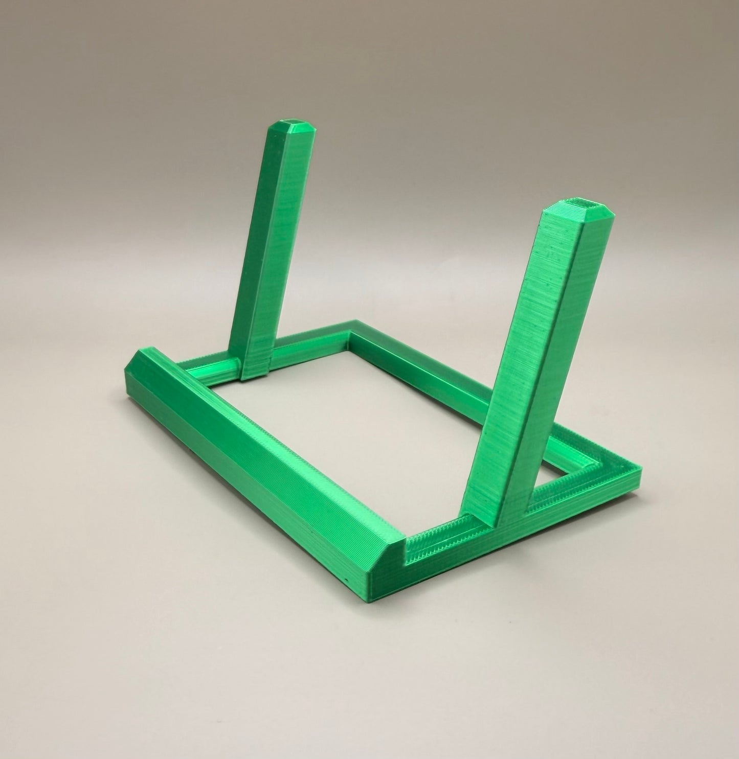 3D Printed iPad Stand – Minimal, Sturdy, Desk-Ready