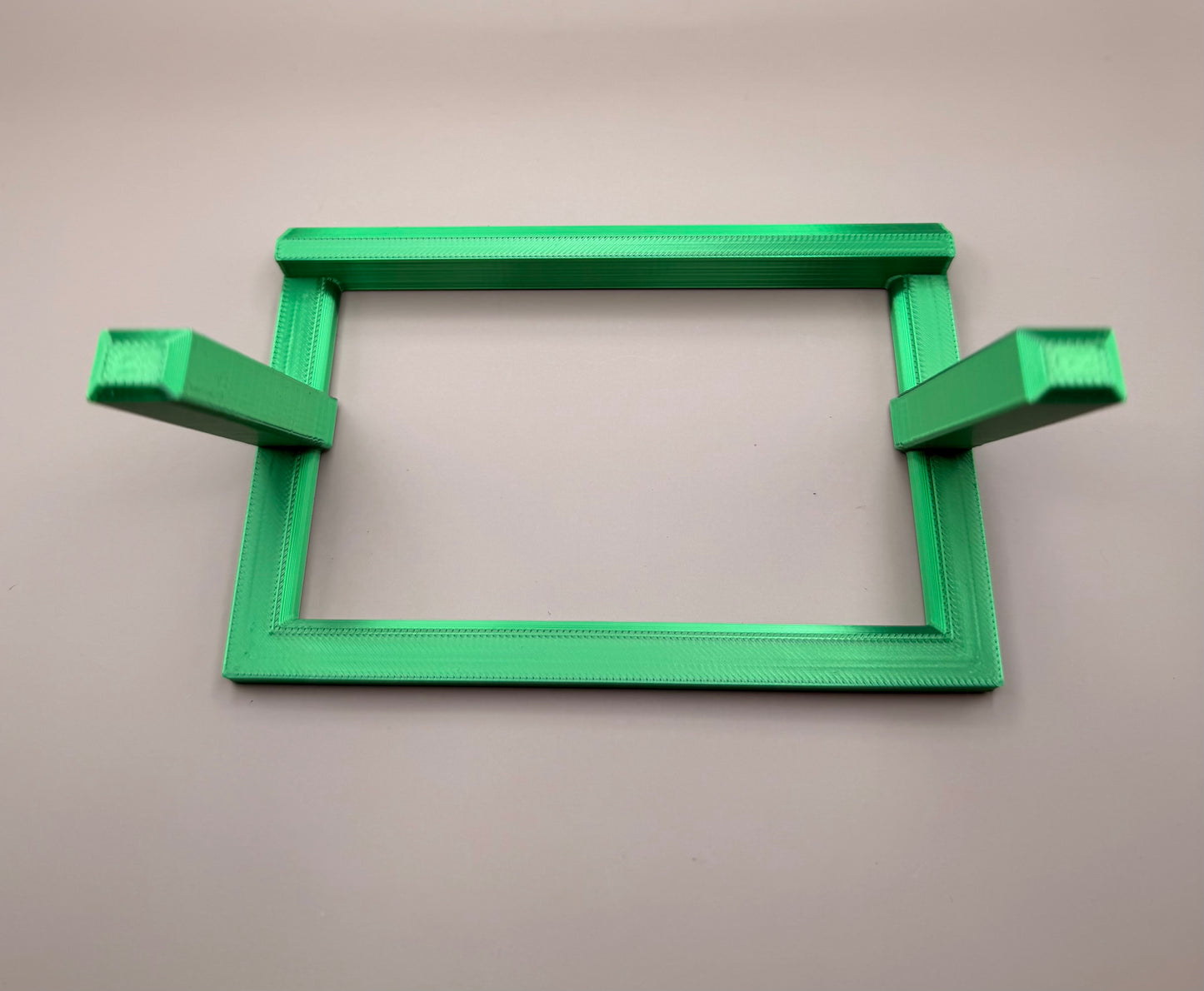3D Printed iPad Stand – Minimal, Sturdy, Desk-Ready